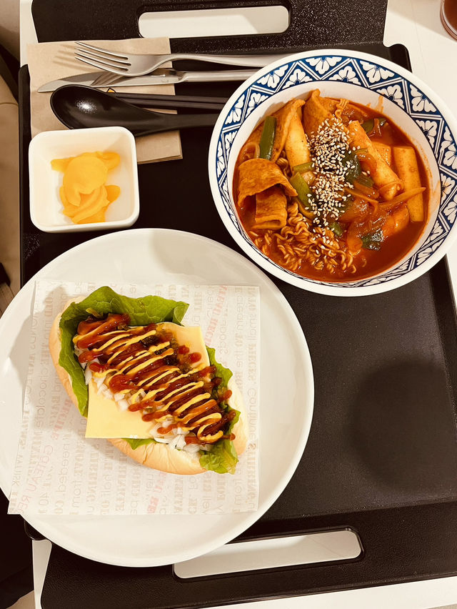 이 더운 날💦 어디를 또 가, 안에서 타코야키나 굽자! 홍대 이색 실내 데이트