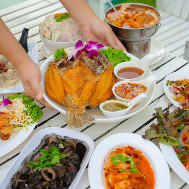 The Beach กลางกรุง ร้านอาหารและคาเฟ่สไตล์บีชคลับ