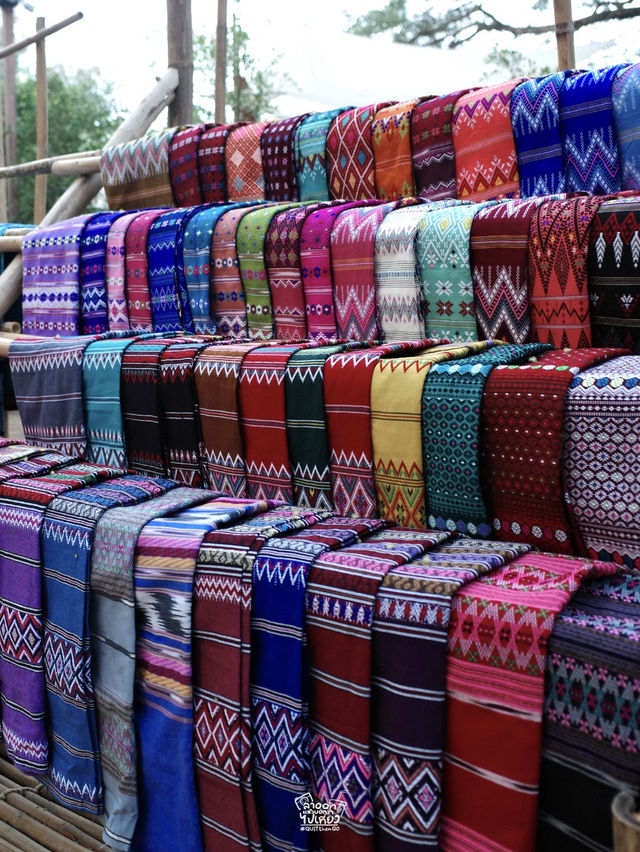 ชวนไปใส่บาตรพระล่องแพไม้ไผ่ เดินชิวหาของกินที่ตลาด