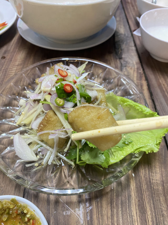  ห้ามพลาด! ข้าวต้มปลาหน้าเกาะสีชัง ศรีราชา 🍚🐟✨