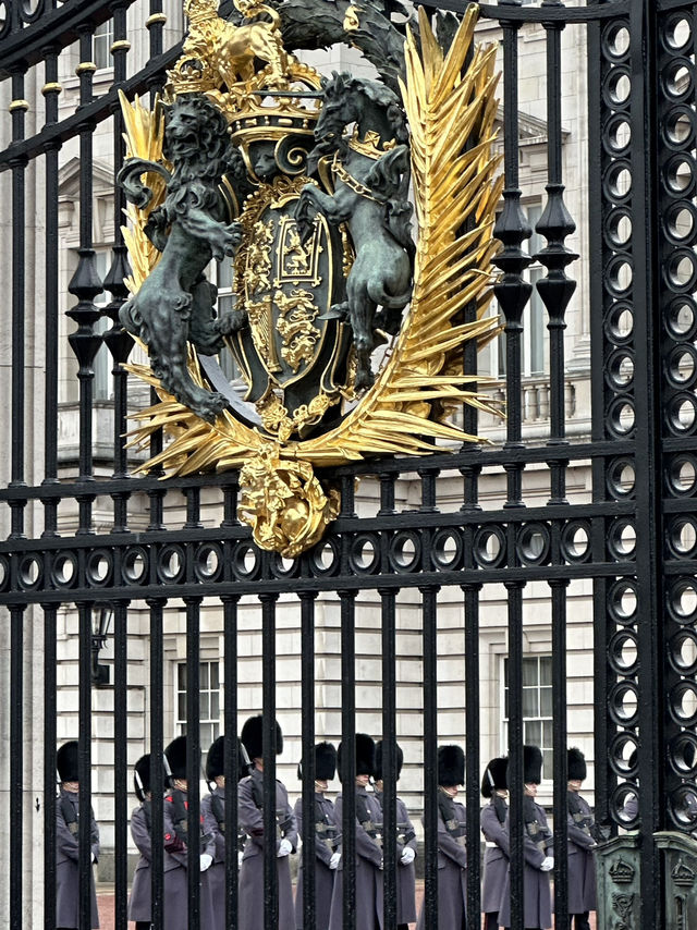 Beyond The Guard Change: Your Insider’s Buckingham Palace Handbook