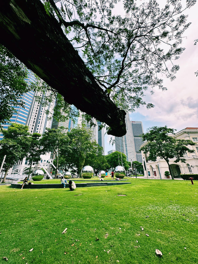 Colonial Grace Meets Cultural Depth – Outside the Asian Civilisations Museum