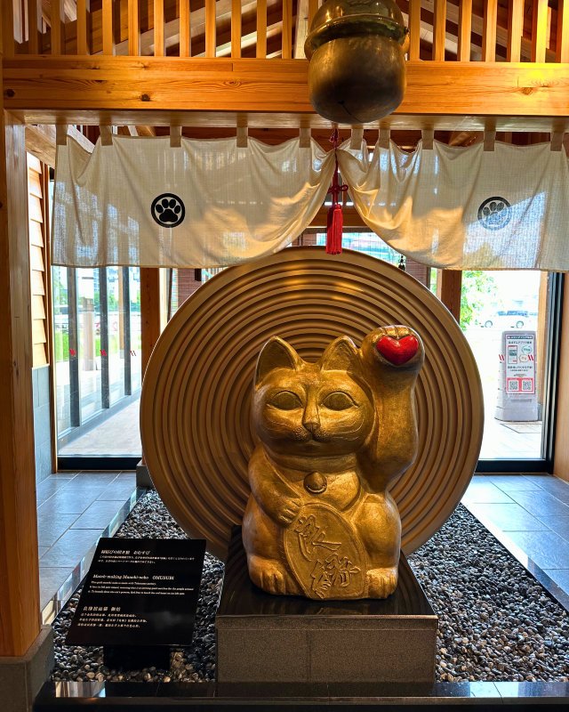 [Japan 🇯🇵] Aeon Tokoname: More Than Just Shopping & a Big Cat Friend!