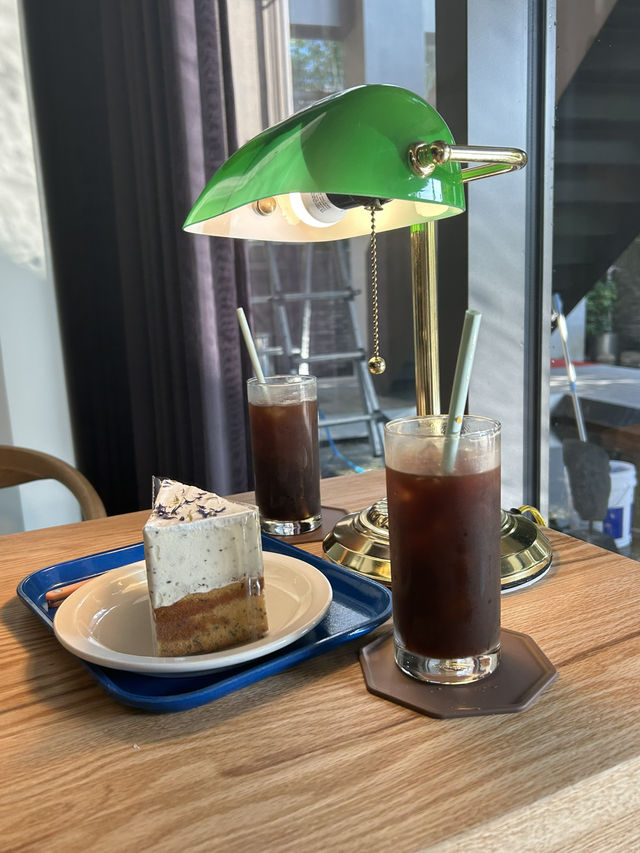 품격과 여유, 호텔 분위기를 느낄 수 있는 야외정원 속 카페 🤍🌳