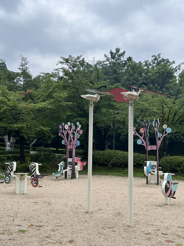 공원의 어린이 놀이터