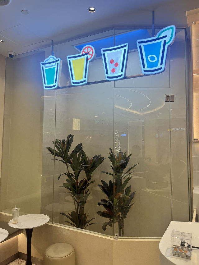 🧋 Silken Sips & Bursting Pearls — Golden Bubble Milk Tea at The Koi