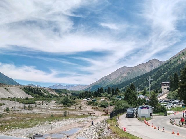 Duku Highway: Traversing the Tianshan, Embracing Grandeur