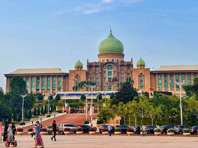 Putra Mosque – A Pink Marvel by the Lake