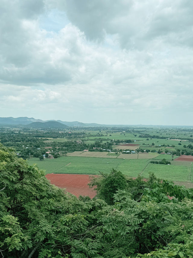 Unseen สุพรรณบุรี ที่วัดเขาดีสลัก 