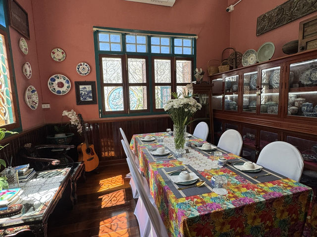Dining experience in living museum 