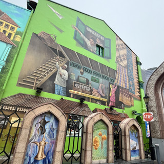 A Sensory Journey Through Singapore's Haji Lane & Arab Street: Colors, Culture, and Culinary Delight