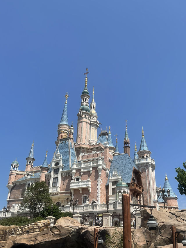 🎢 Shanghai Disneyland: 7 Must-Try Attractions You Can’t Miss
