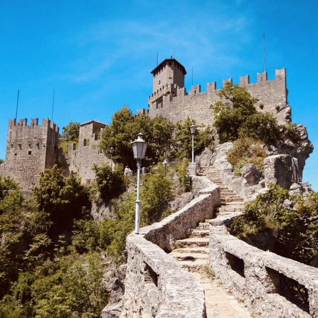 🏰 “San Marino: A Republic in the Clouds” 🇸🇲 🏰 “San Marino: A Republic in the Clouds” 🇸🇲