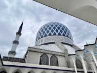 Masjid Sultan Salahuddin Abdul Aziz Shah: The Blue Mosque of Malaysia 🕌✨