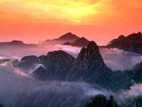 🏞️ 황산: 천상의 산으로 가는 길