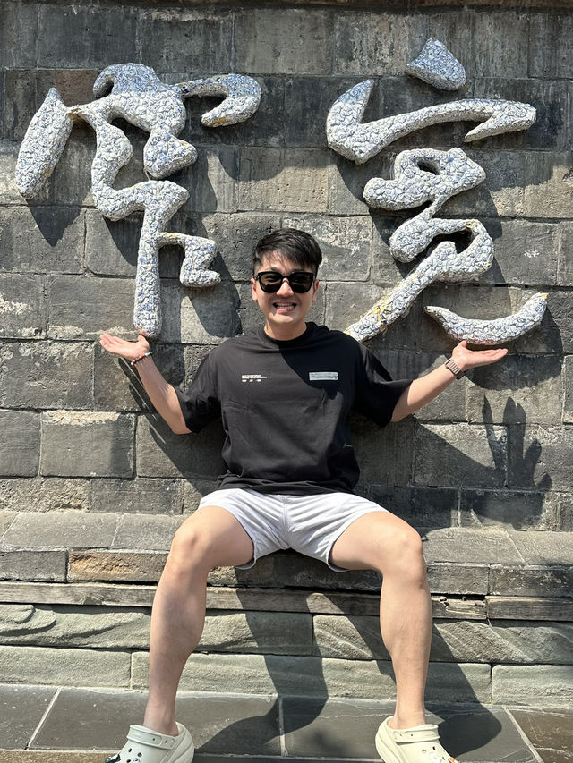 Chengdu’s Kuan Zhai Alley: Where History Meets Modern Buzz