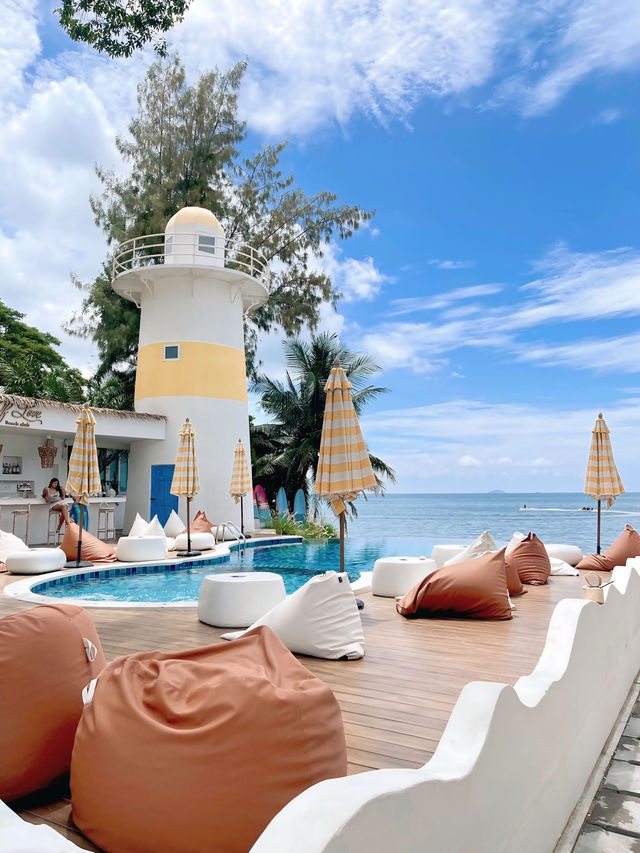 Sea of Love 💙🤍🏝️คาเฟ่ติดทะเลพัทยา-นาจอมเทียน