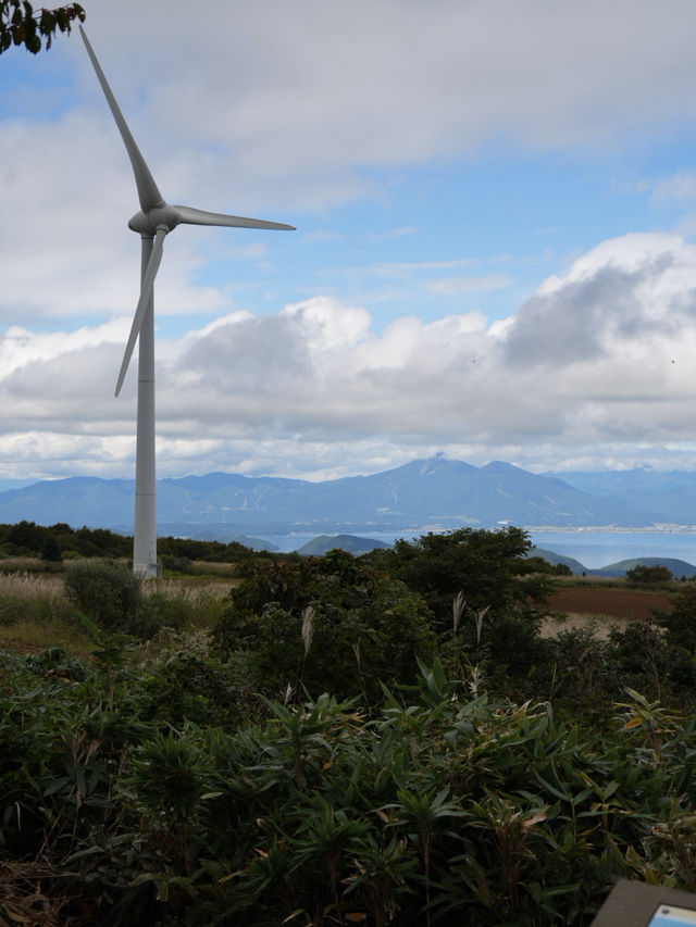 33基の風力発電が並ぶ風と絶景の公園  33基の風力発電が並ぶ風と絶景の公園