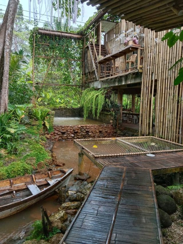 🌳✨ บ้านไร่ไออรุณ – สวรรค์เล็ก ๆ กลางหุบเขา ระนอง