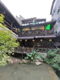 Hidden Gem of the Mountain City: Entrance and Exit 4 of Xiahaoli