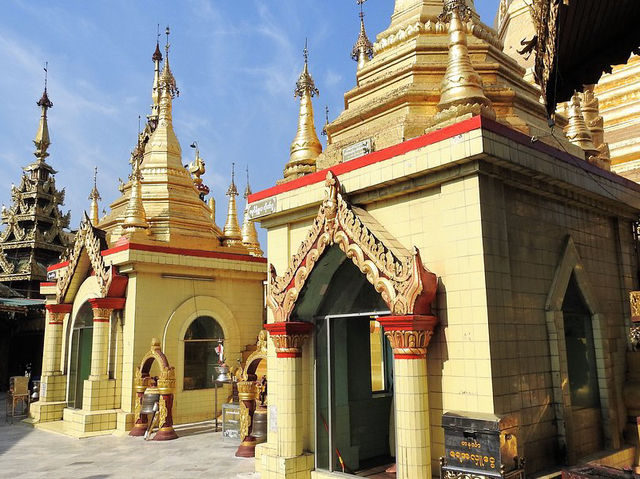 Sule Pagoda