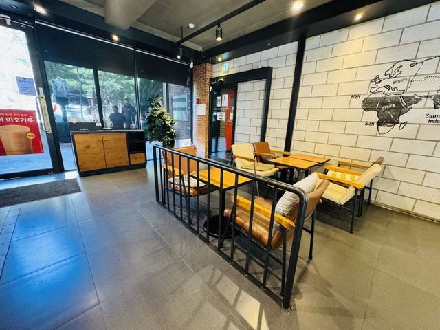 “Three Sips, One Smile: Discovering Latte Happiness”