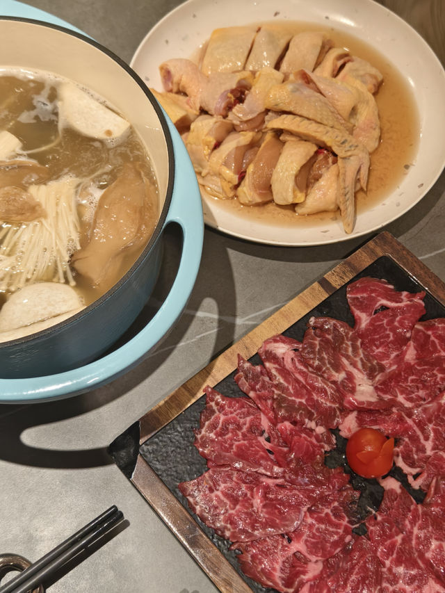 野菌雞鍋,鮮味十足 野菌雞鍋,鮮味十足