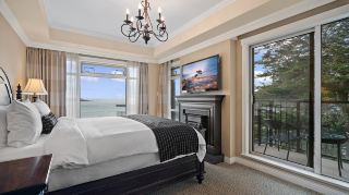 🌊✨ Oak Bay Beach Hotel – Luxurious Beachfront Accommodation that Soothes the Soul ✨🌊

If you're looking for a romantic, tranquil, and premium natural getaway, this is the answer that takes the word "relaxation" to a whole new level. 💙

🏨 Overall Atmosphere

The first impression upon entering the hotel is a warm blend of classic luxury. The resort-style buildings are nestled atop the beach, offering breathtaking ocean views. 🌅 A gentle sea breeze and the sound of waves crashing on the shore create a natural rhythm that instantly calms the mind.

This place is perfect for:
💑 Couples seeking romance
👨👩👧👦 Families looking for quality time
🧘♀️ Individuals seeking a complete recharge

🛏 Rooms

The rooms are spacious, clean, and meticulously designed. The beds are so comfortable you won't want to get up. 💤
Each room has a private balcony to enjoy the stunning ocean views. 🌊
The natural light is just right. The room's atmosphere is airy, spacious, and relaxing.

Fully equipped with amenities:
✔ Kitchenette
✔ Lounge area with sofa
✔ Luxurious bathroom with bathtub
✔ Plush bathrobes

Every detail reflects thoughtful design 💫

♨️ Unmissable highlight – Heated beachfront pool

This is where many fall in love 💙
A heated outdoor pool facing the ocean with panoramic views.

Imagine…
You’re soaking in warm water in the cool air with a stunning sunset right in front of you 🌇
It’s a moment so beautiful you’ll want to take a picture 📸

🍽 Food & Service

High-quality food, fresh ingredients, and delicate flavors 🍷
The restaurant has a romantic atmosphere, perfect for a beachfront dinner.

The service staff were excellent 😊
Polite, smiling, and professionally helpful.

🌿 Other amenities:

🏋️♂️ Fitness center
💆♀️ Relaxing spa
🌅 Sea view seating area
🚶♂️ Coastal promenade for leisurely walks

📍 Nearby check-in points:

✨ Oak Bay Marina
✨ Oak Bay Village
✨ Willows Beach
✨ Victoria Downtown
✨ Beacon Hill Park
✨ Inner Harbour

Convenient location and plenty of beautiful photo opportunities 📷

💖 Overall impression:

This isn't just a hotel…
It's a place where you can stop time ⏳
Be with yourself
Be with your loved ones
And truly immerse yourself in nature.

A luxurious, peaceful, and charming getaway that's hard to forget ✨

#RecommendedAccommodation #LuxuryHotel #OakBayBeachHotel #SeasideRelaxation #LuxuryStay #SeaView #TravelInspiration #AccommodationWithGreatAtmosphere #AccommodationReview #CheckInCanada #RomanticGetaway 🌊💙


