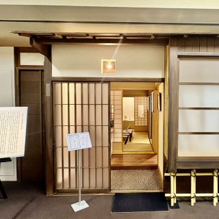 【三鷹市・太宰治展示室】「三鷹の此の小さい家」で作家の暮らしを体感  太宰治の自宅を再現した展示室「三鷹の此