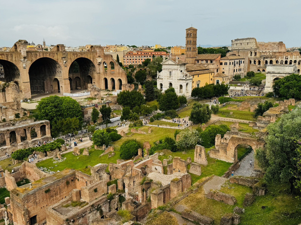 古代ローマのフォロ・ロマーノを歩く。 | Trip.com ローマ