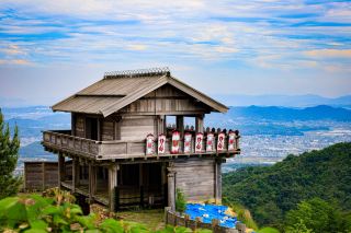 A breathtaking view of an ancient mountain castle, Kinojo Castle in Okayama 🏯⛰️✨