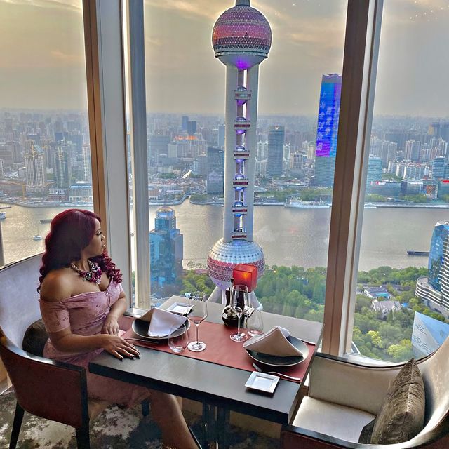 Everything looks better with a view ✨
