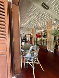 A tranquil Dining Gem. 