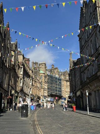 🐻 From Paddington to Edinburgh’s most photogenic street 📸🏰