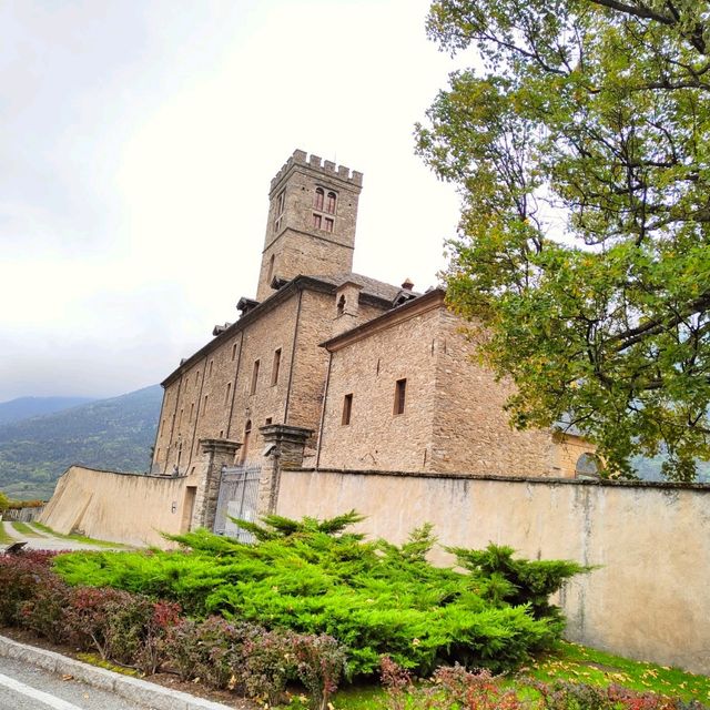 Castles of Horns, Castello Reale di Sarre