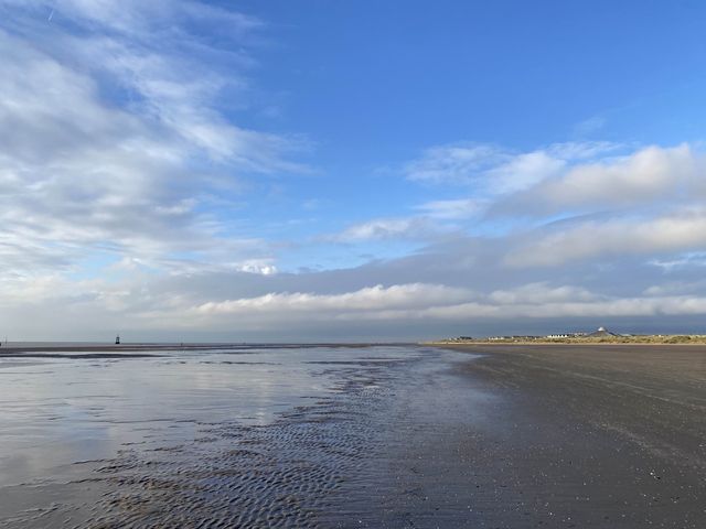 🌊 Crosby Beach Tranquil Retreat 🌅