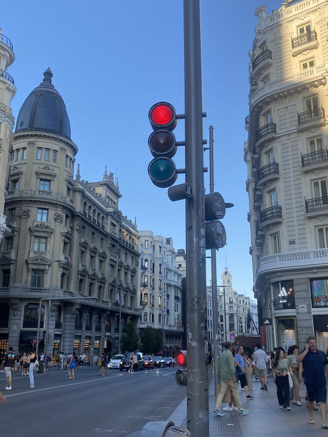 The vibe of Madrid in a couple of pictures. 