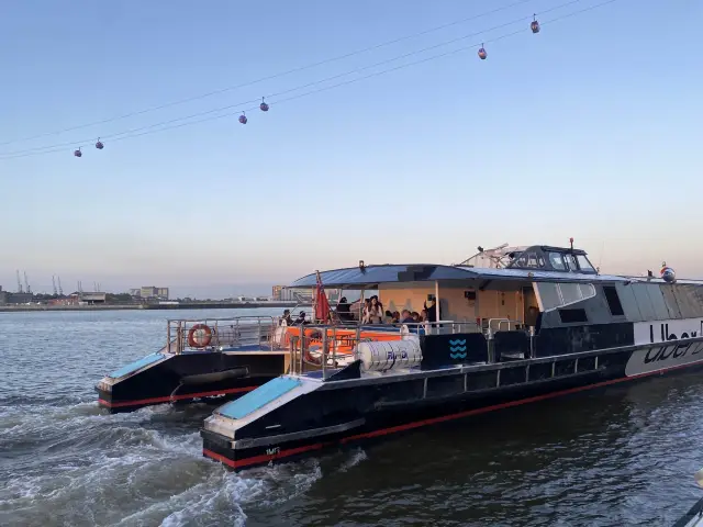 Thames River Cruise: A Scenic Journey Through London’s Heart