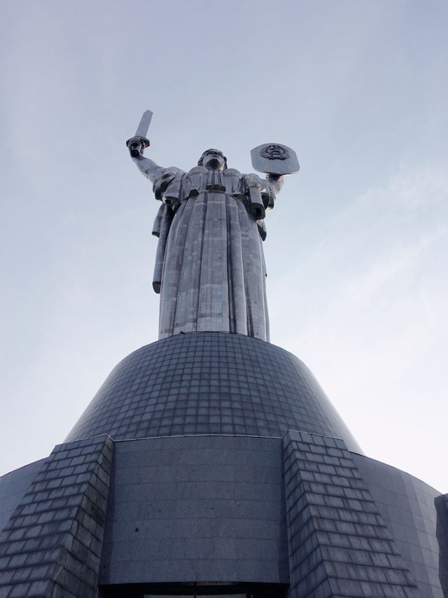 역사와 자연이 조화를 이루는 매력적인 도시 Kiev