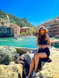 친퀘테레(Cinque Terre) 지역의 베르나차(Vernazza) 방문은 다채로운 색상과 자연의 아름다움으