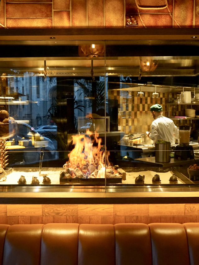 London | The attractive restaurant with green plants in Mayfair
