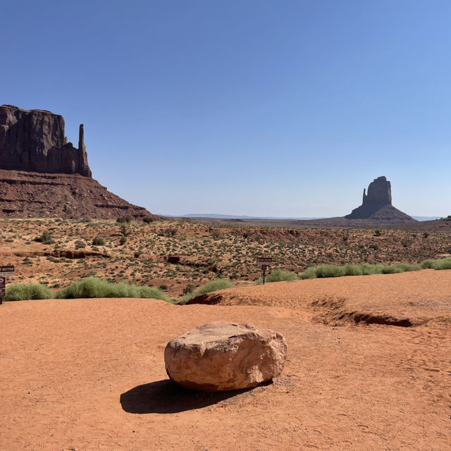 🚐🌄 Monument Valley – The Iconic Stopover Between National Parks