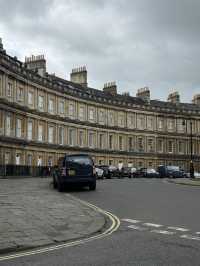 The Royal Crescent in Bath: A Georgian Masterpiece 🏛️