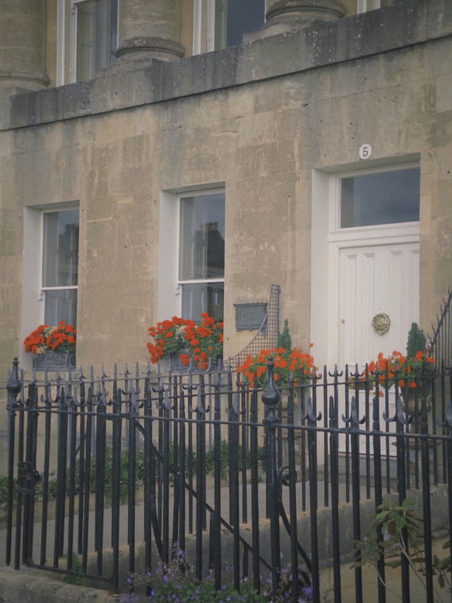 The Royal Crescent in Bath: A Georgian Masterpiece 🏛️