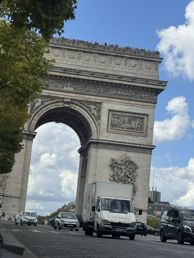 Paris: A Day of Landmarks, Art & Flavour