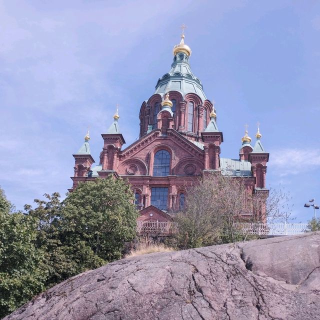 Helsinki’s Churches – Where Architecture Meets Tranquility ⛪❄️