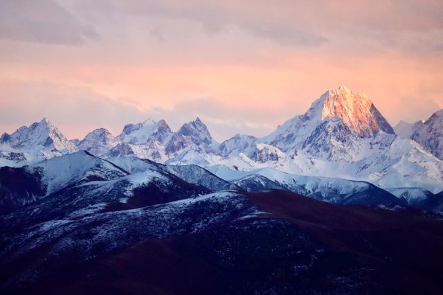 格底拉姆的貢嘎雪山