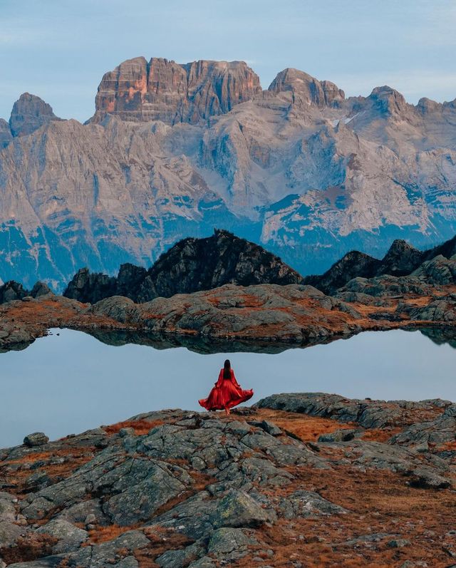 Unveiling the Serenity of Italy's Mountains: A Breathtaking Evening at Lago Nero 🌄🇮🇹✨