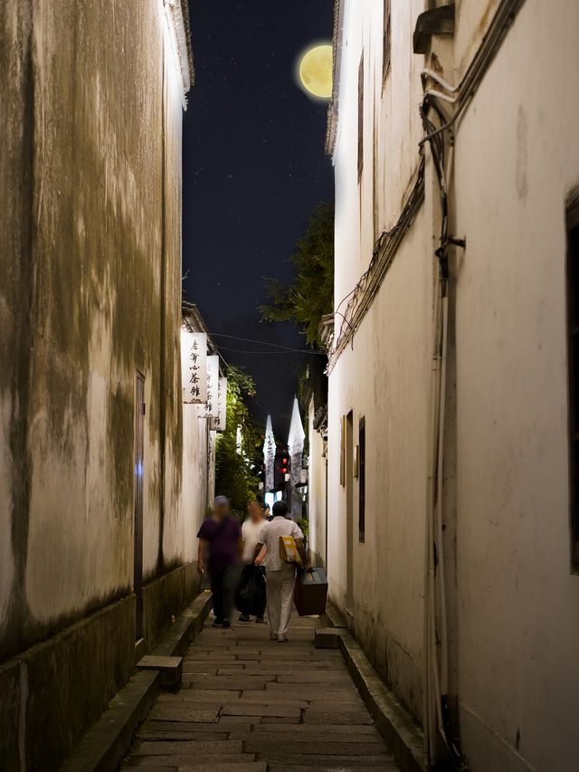 杭州本地人才去的老街!夜景太美啦！