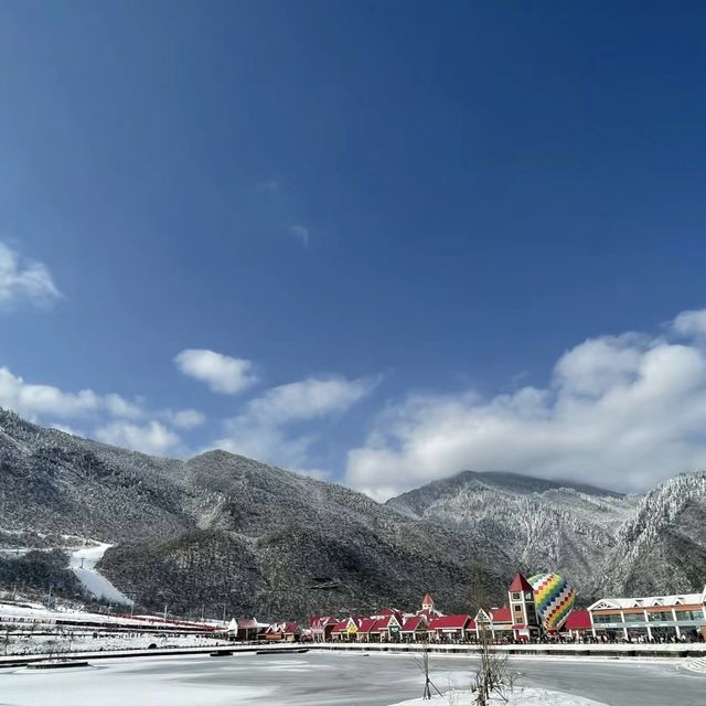 兩天一晚，花水灣+西嶺雪山攻略。❄️天氣漸涼，大約在冬季，成都人民又該泡溫泉了，白雪暖冬，泡湯賞雪。